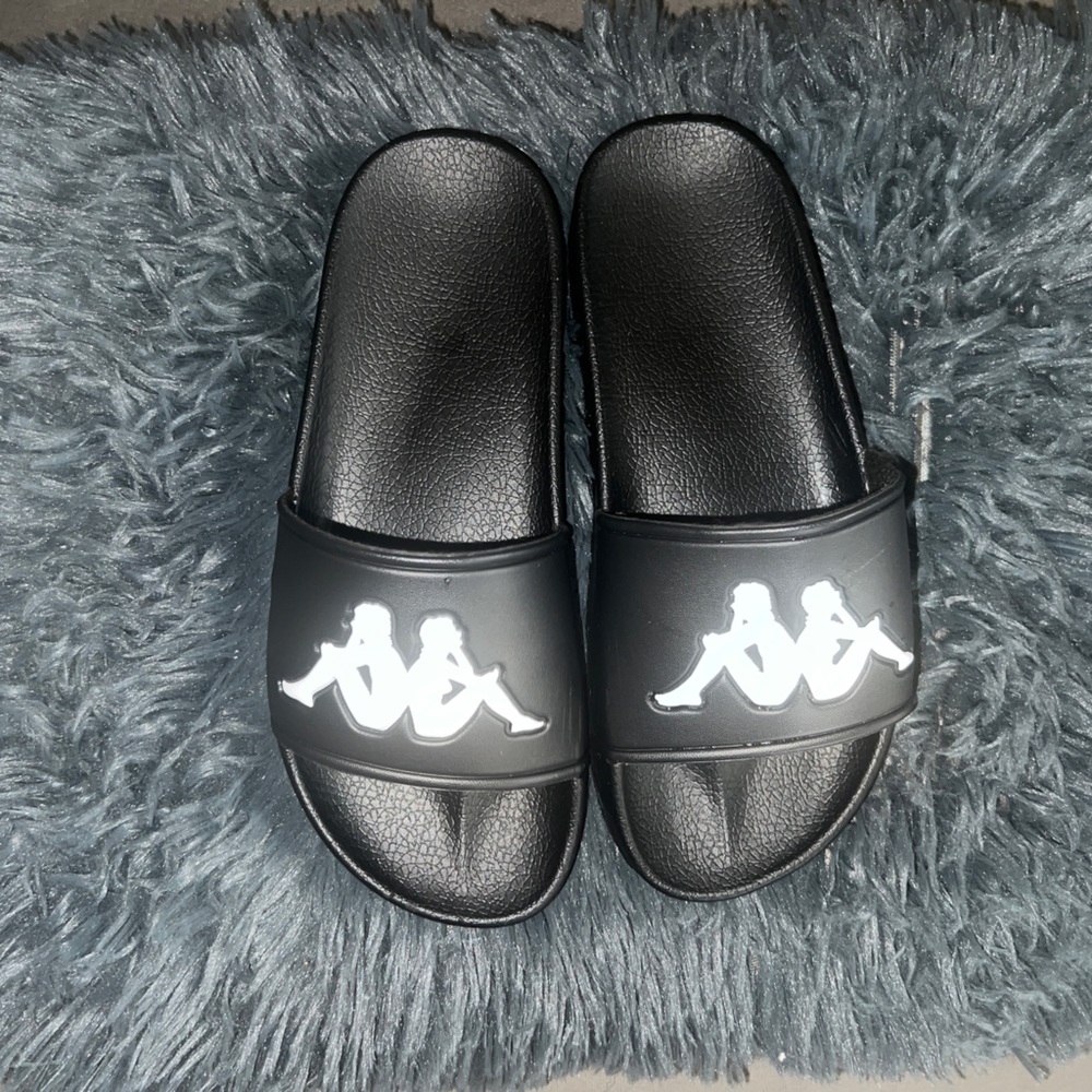 Black/ White KAPPA slides Size:US 4Y
